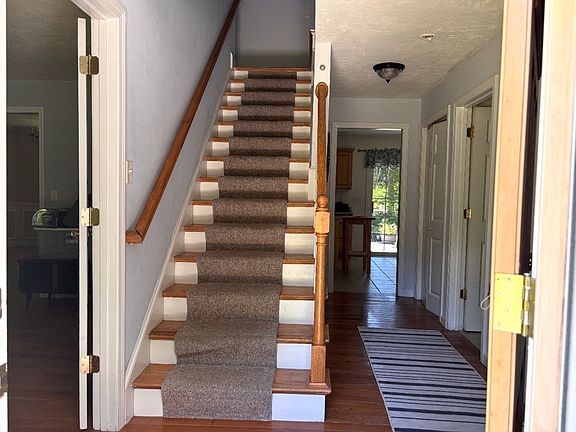 2nd image of 38 Lake St