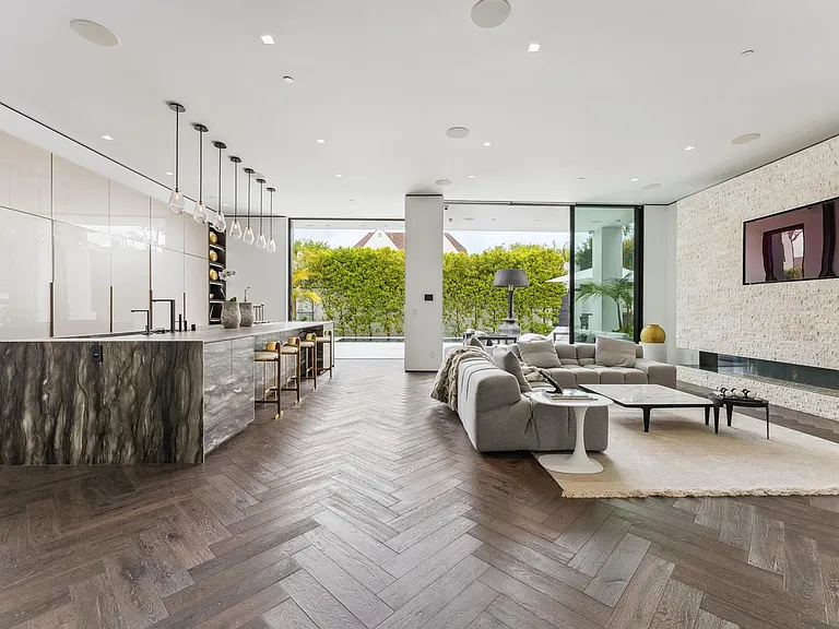 213 S La Peer Dr — Photo 20