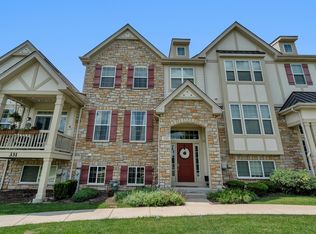 333 Bennett Dr, Carol Stream, IL 60188