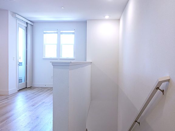 4th image of 3039 Boyter Pl
