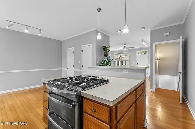 10708 Prince Albert Way — Photo 32