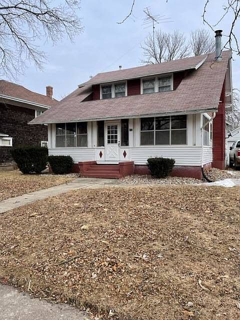 1st image of 213 S Hanson Blvd