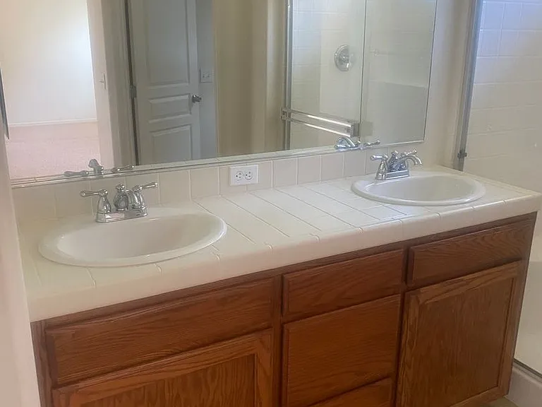 6336 W Clinton Ct — Photo 4