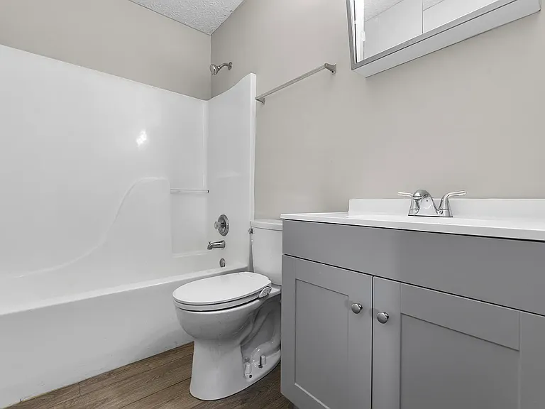 328 Regency Ave — Photo 3