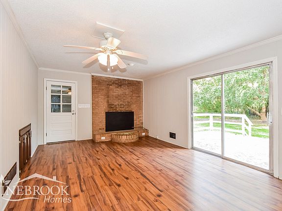 3rd image of 100 Pincushion Ln