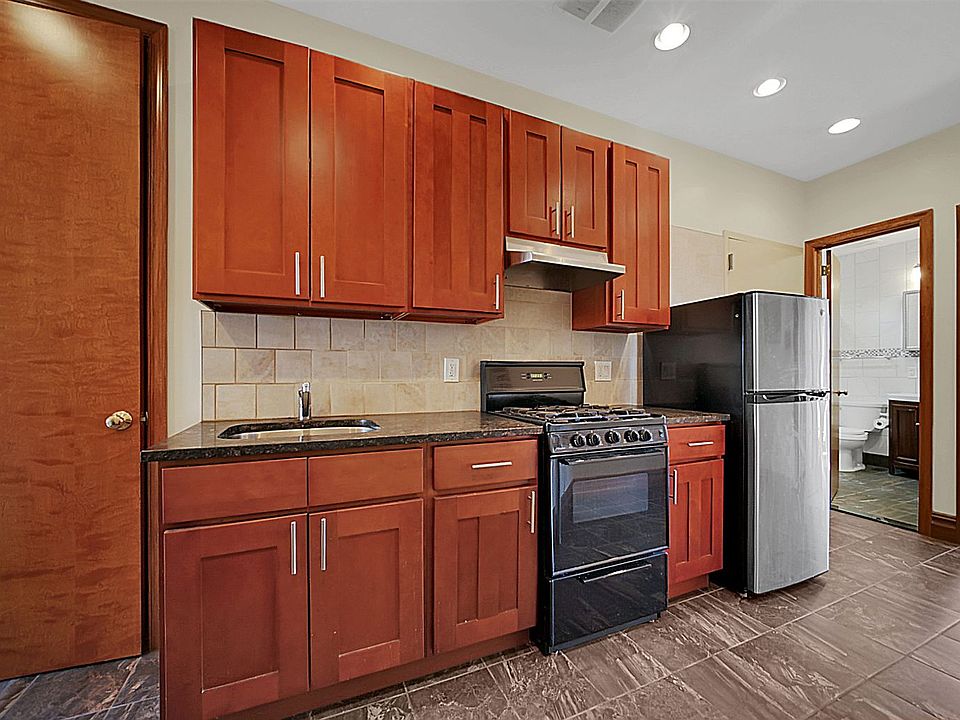 1st image of 364 15th St APT 3R