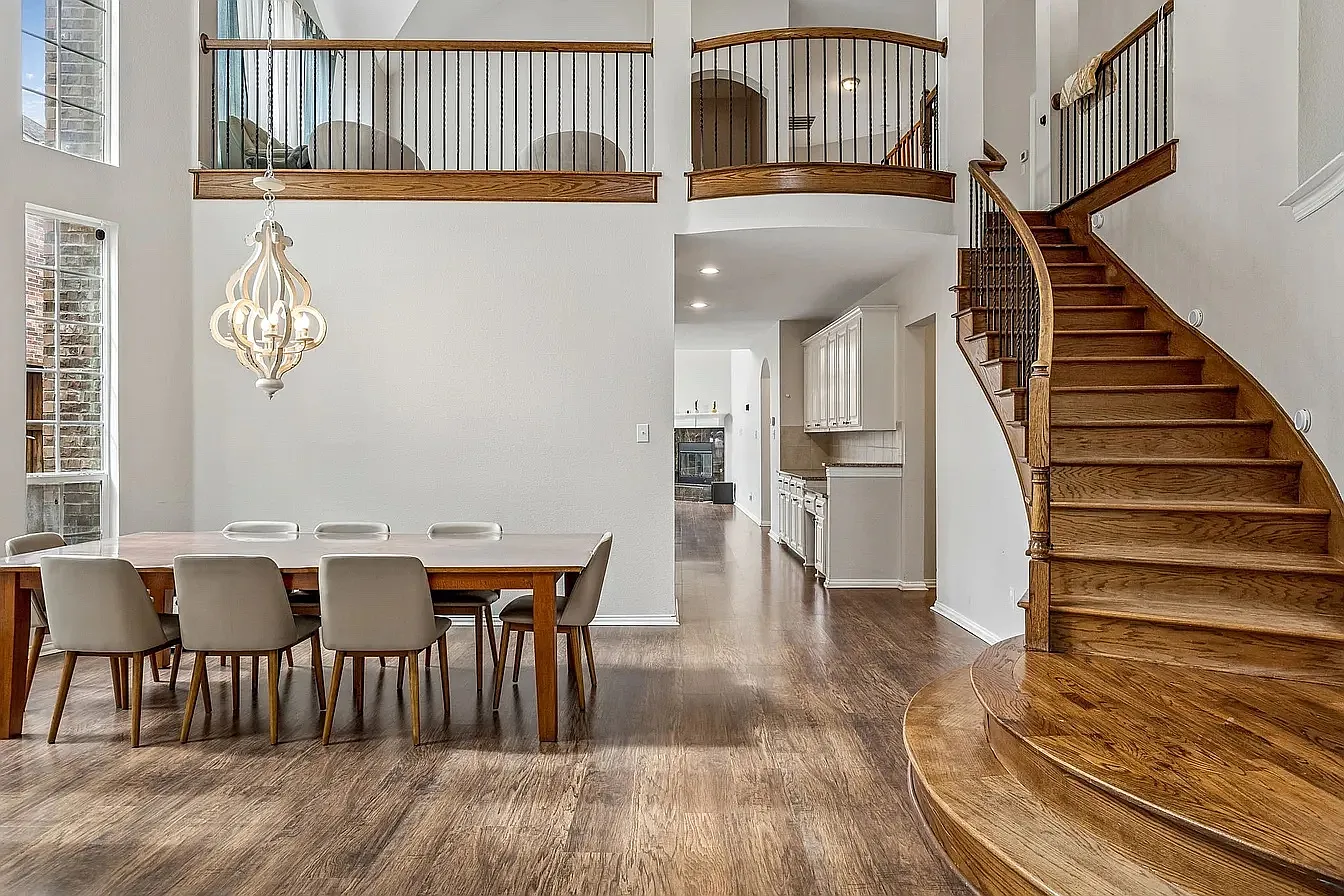 2245 Jaguar Dr — Photo 2