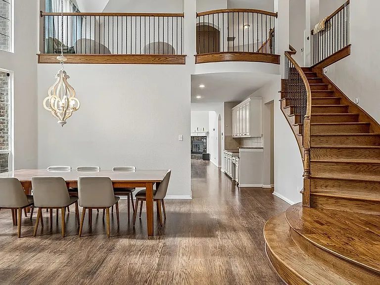2245 Jaguar Dr — Photo 2