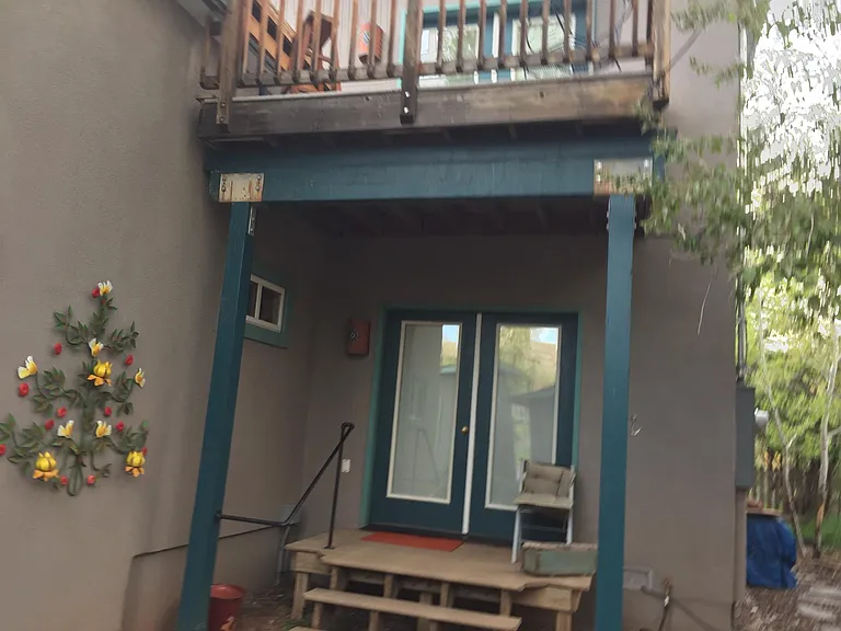 Up- and downstairs decks