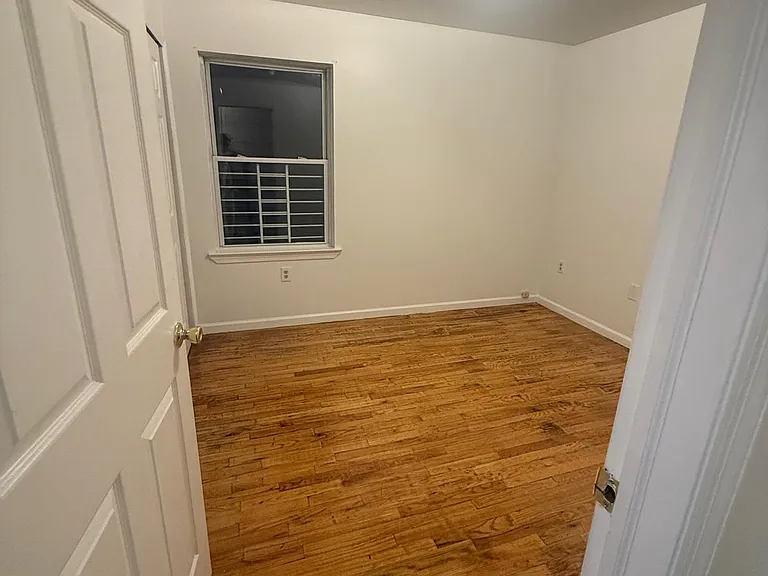 326 Livingston St #1 — Photo 9