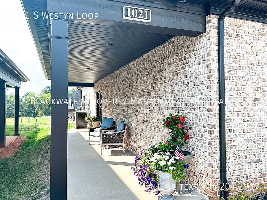4 Bedroom Townhome in Westyn Village! — Photo 2