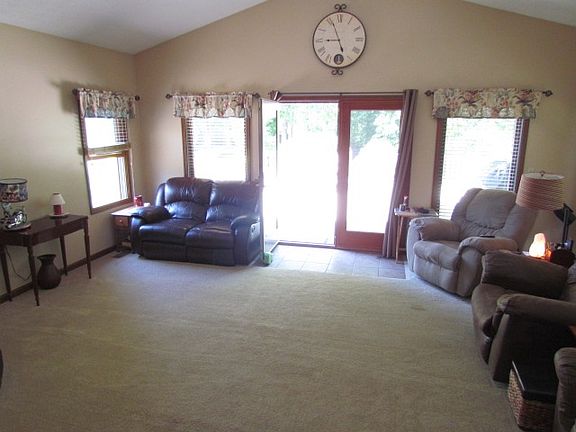 4th image of 3216 Thomas Dr