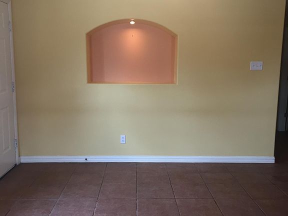 5th image of 703 S Dfw Dr APT 1