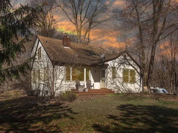 3923 Elmwood St, Vadnais Heights, MN 55127