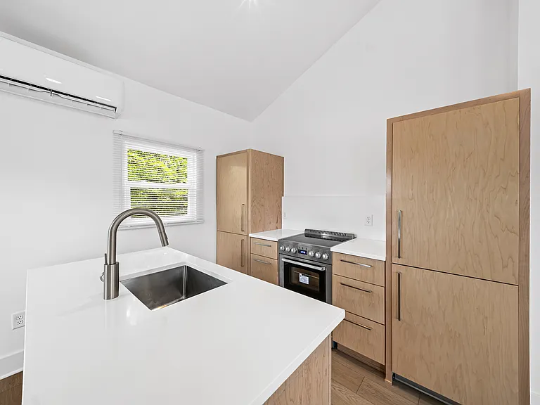 234 Hopkins St — Photo 5