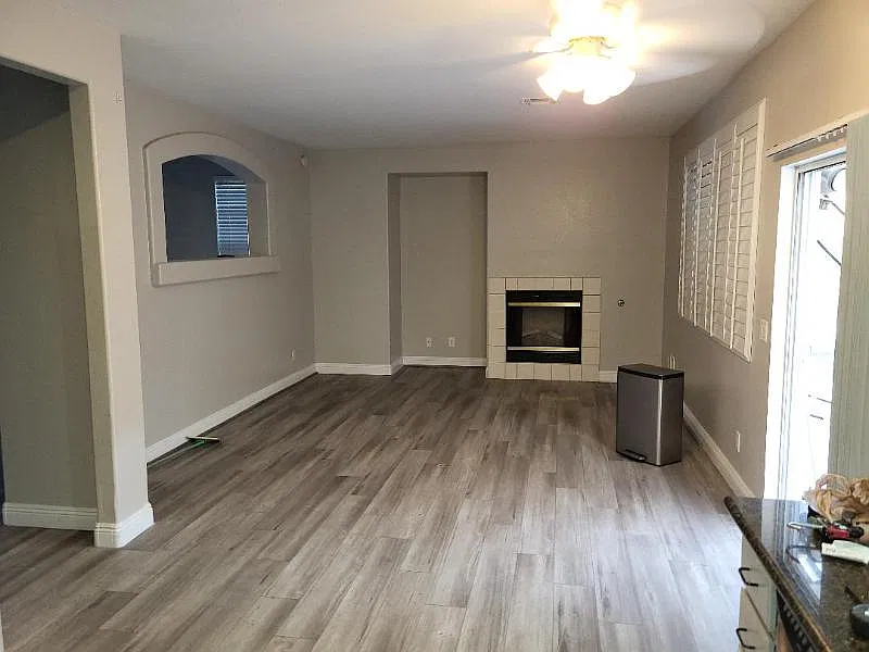 4 bed, 2.5 bath, 2030 sqft, $2,400 — Photo 2