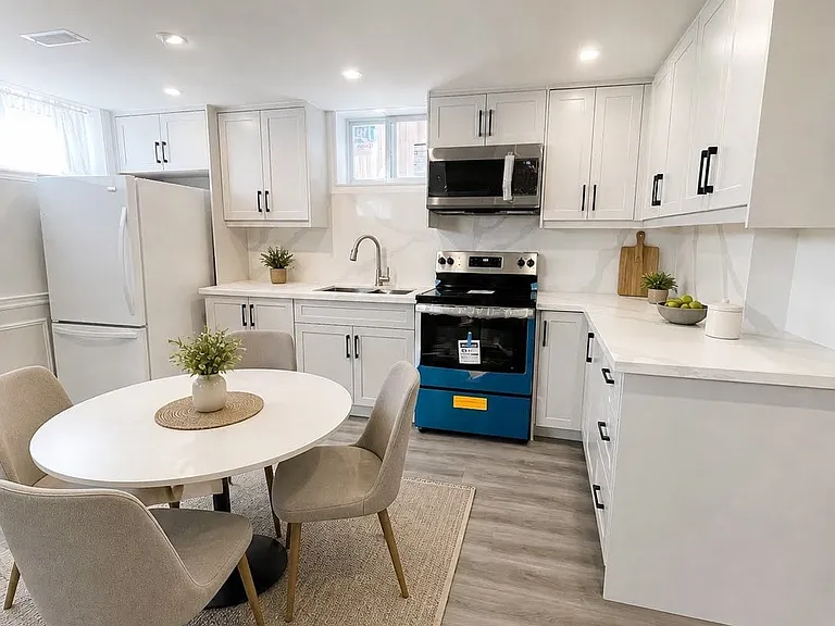 42 Aurora Heights Dr — Photo 4