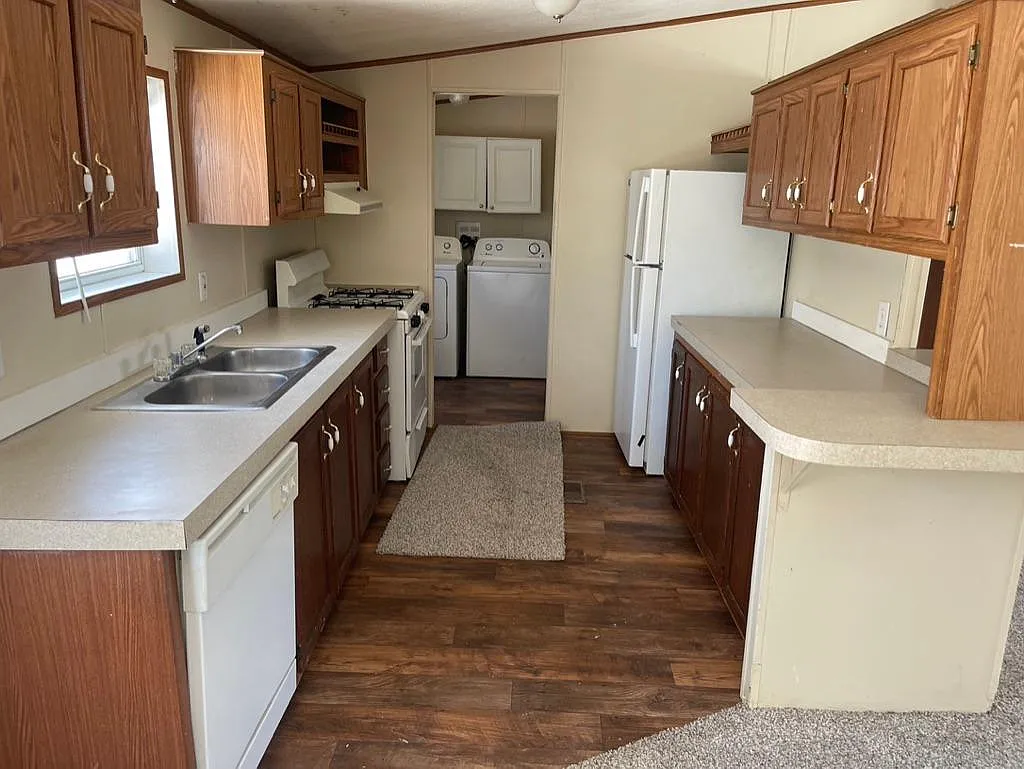 2202 S Sheeran Dr photo 1