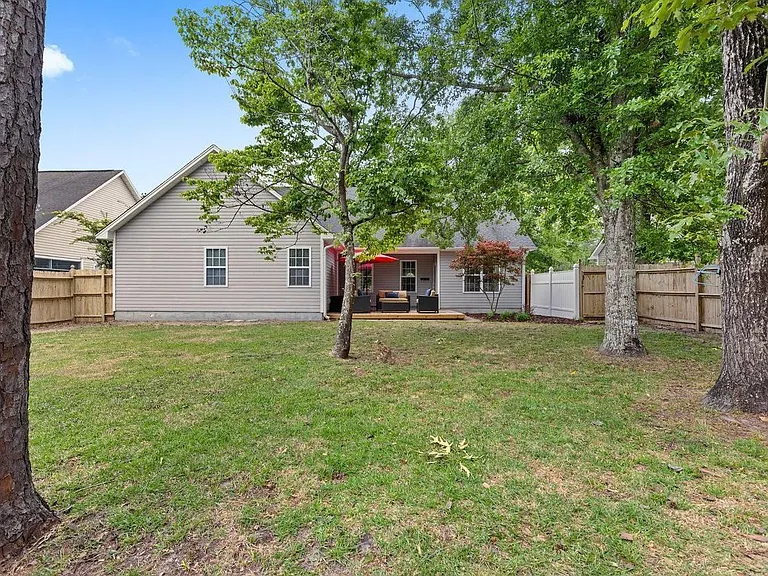437 N Belvedere Dr — Photo 25