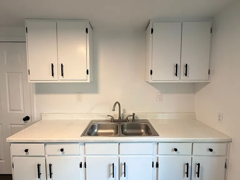 560 W 13th Ave — Photo 5