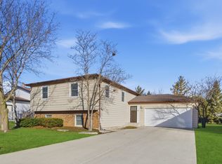 766 Michigan Ave, South Elgin, IL 60177