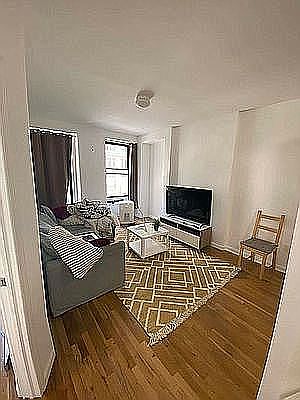 1st image of 200 W 14th St