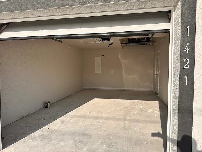 1421 NE 8th Pl — Photo 23
