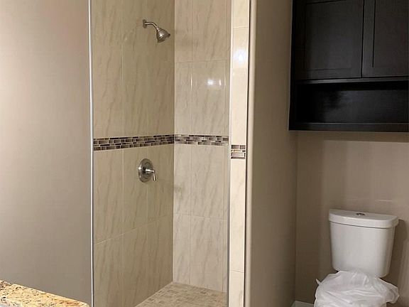 4th image of 7044 Heritage Oak Dr