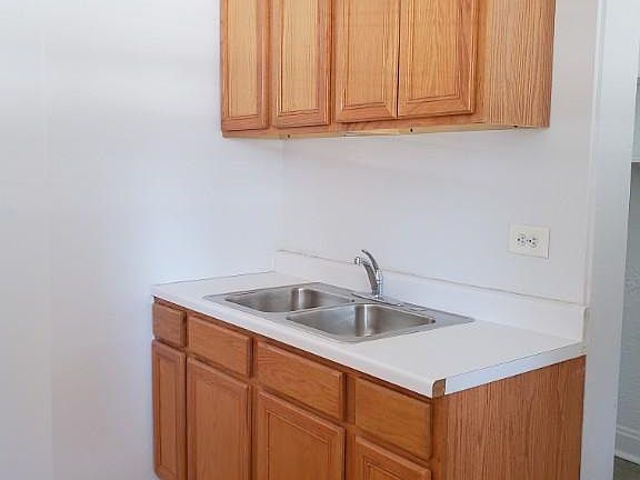 2nd image of 3933 N Pine Grove Ave #39333S