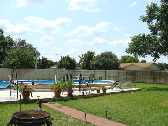 3rd image of 122 Shenandoah Dr