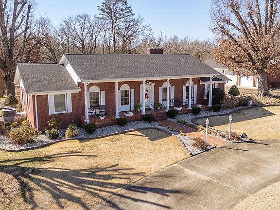 2nd image of 359 Cobblestone Dr