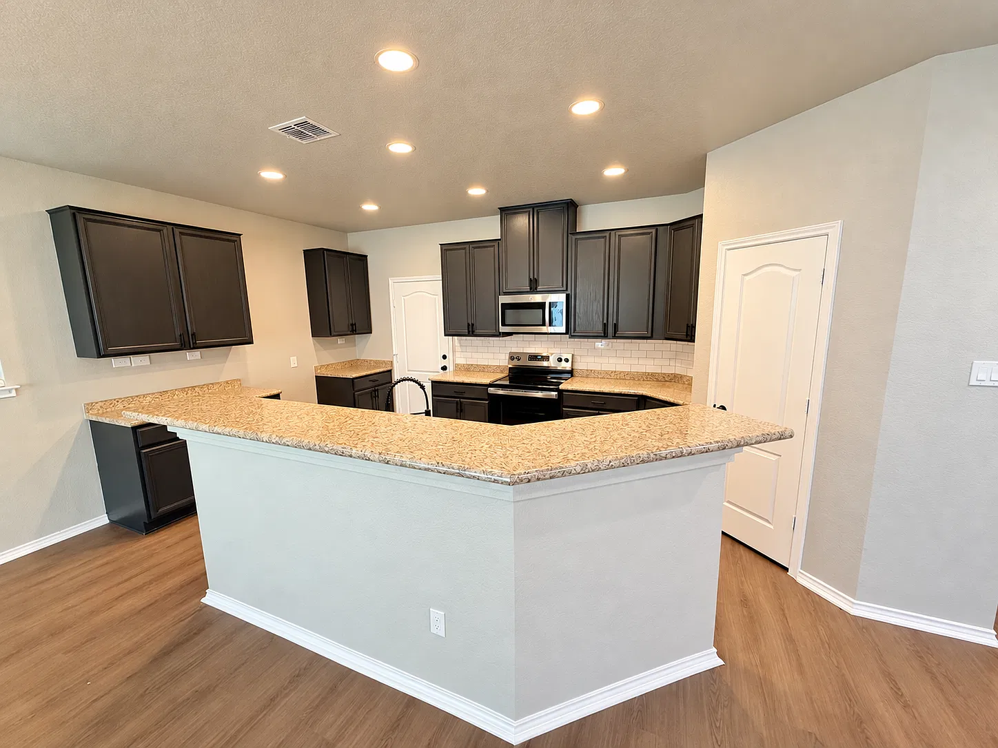 5 bed, 2509 sqft, $2,500 — Photo 4