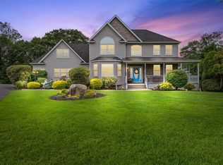 53 Coach House Ct, New Windsor, NY 12553