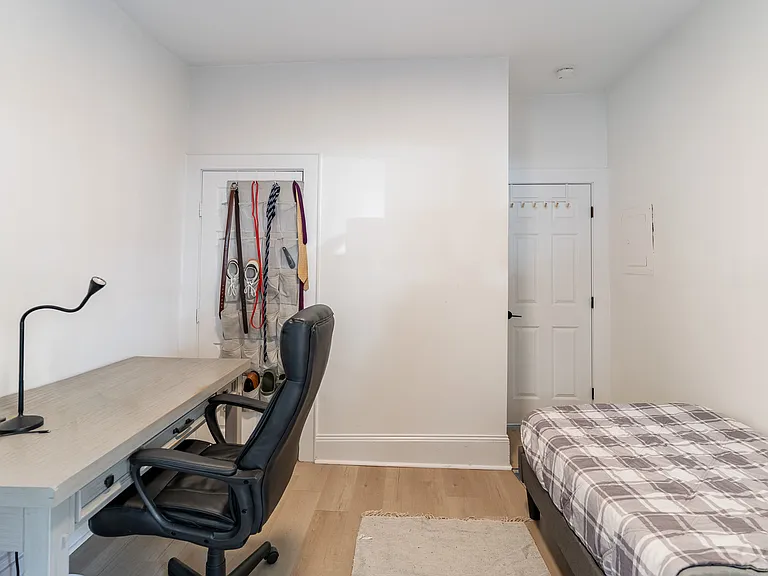 54-56 Burbank St #1 — Photo 10