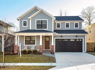 923 Greenleaf Dr, Royal Oak, MI