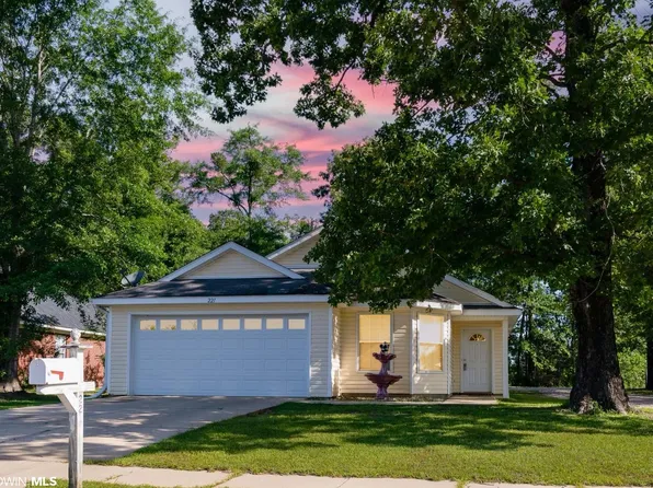 221 Jill Ln, Satsuma, AL 36572