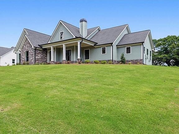 3rd image of 105 Maney Dr