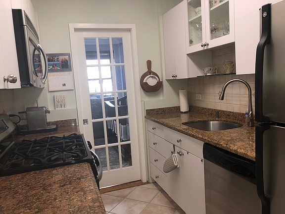 5th image of 415 E 52nd St APT 6CC