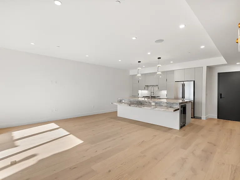 453 N Stanley Ave — Photo 23
