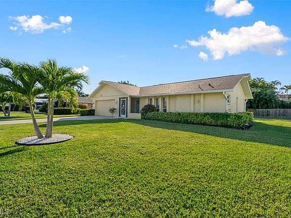 3rd image of 15048 Bonaire Cir