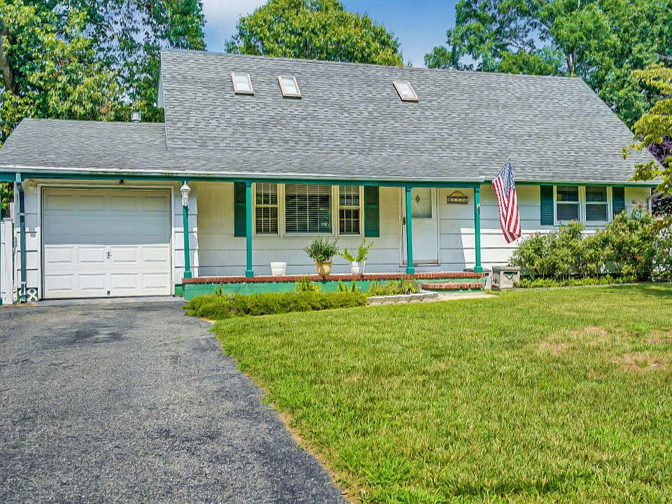 1st image of 880 Briarcliff Dr