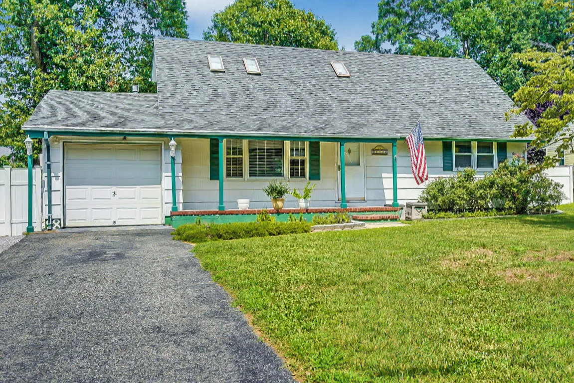 880 Briarcliff Dr photo 1