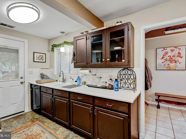 9920 Pinehurst Ave — Photo 8