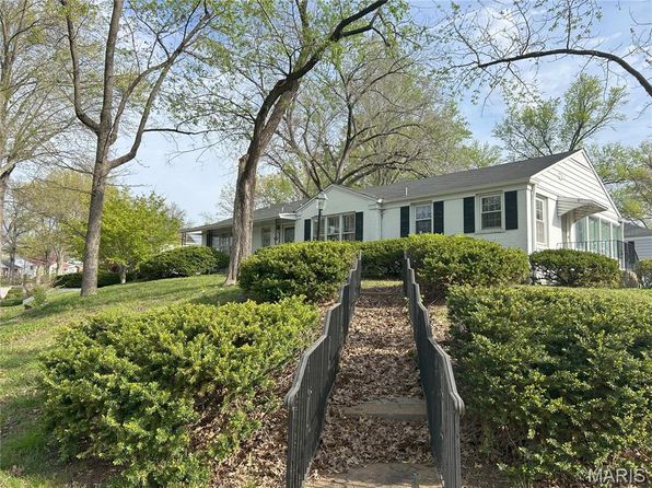 900 Alanson Dr, Saint Louis, MO 63132