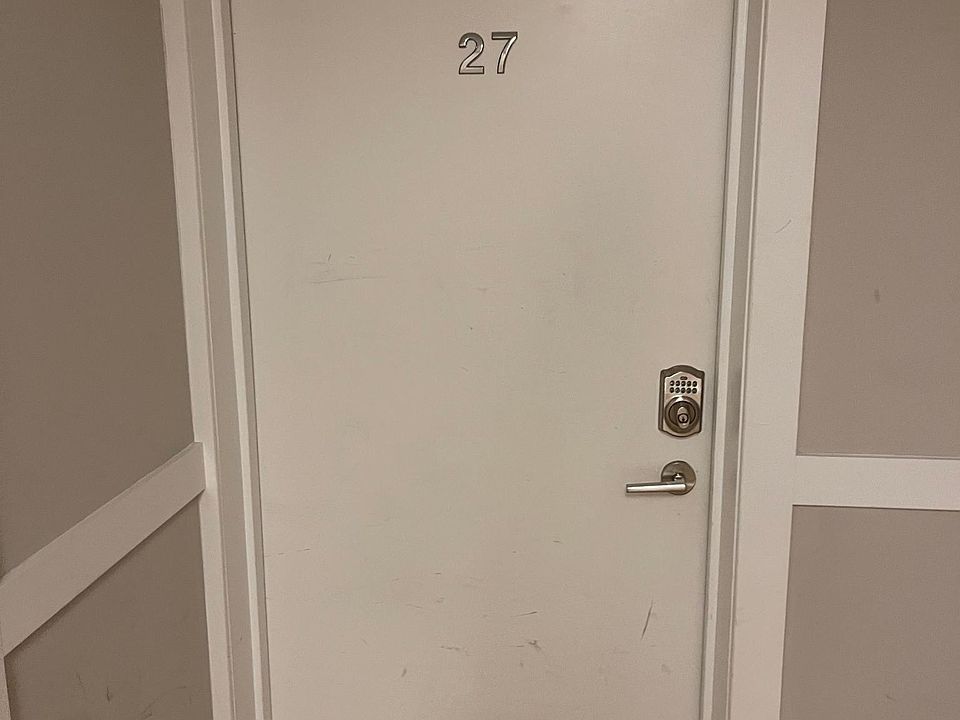1st image of 1834 Vineyard St APT 27