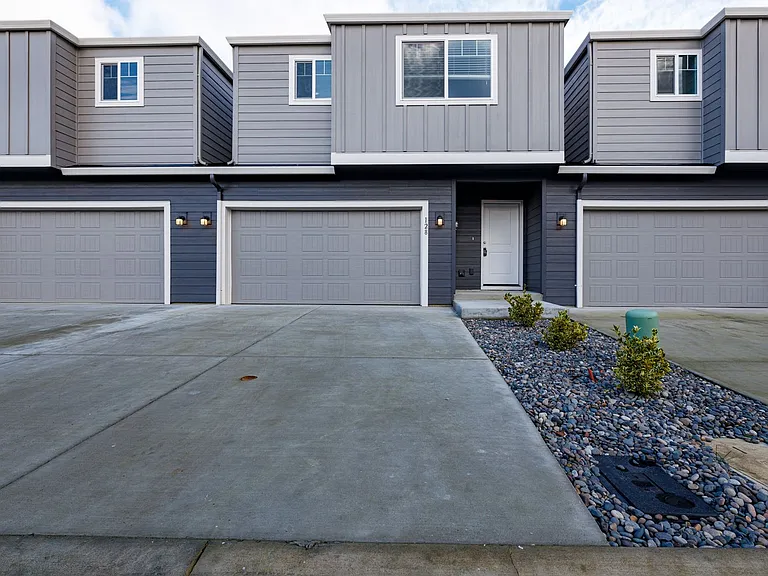 Oak Heritage Townhomes — Photo 38