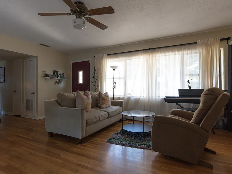 433 E Grant St — Photo 3
