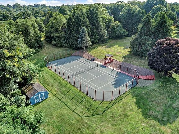 5th image of 114 Woodlawn Dr