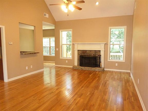 4th image of 40 Laurel Dr