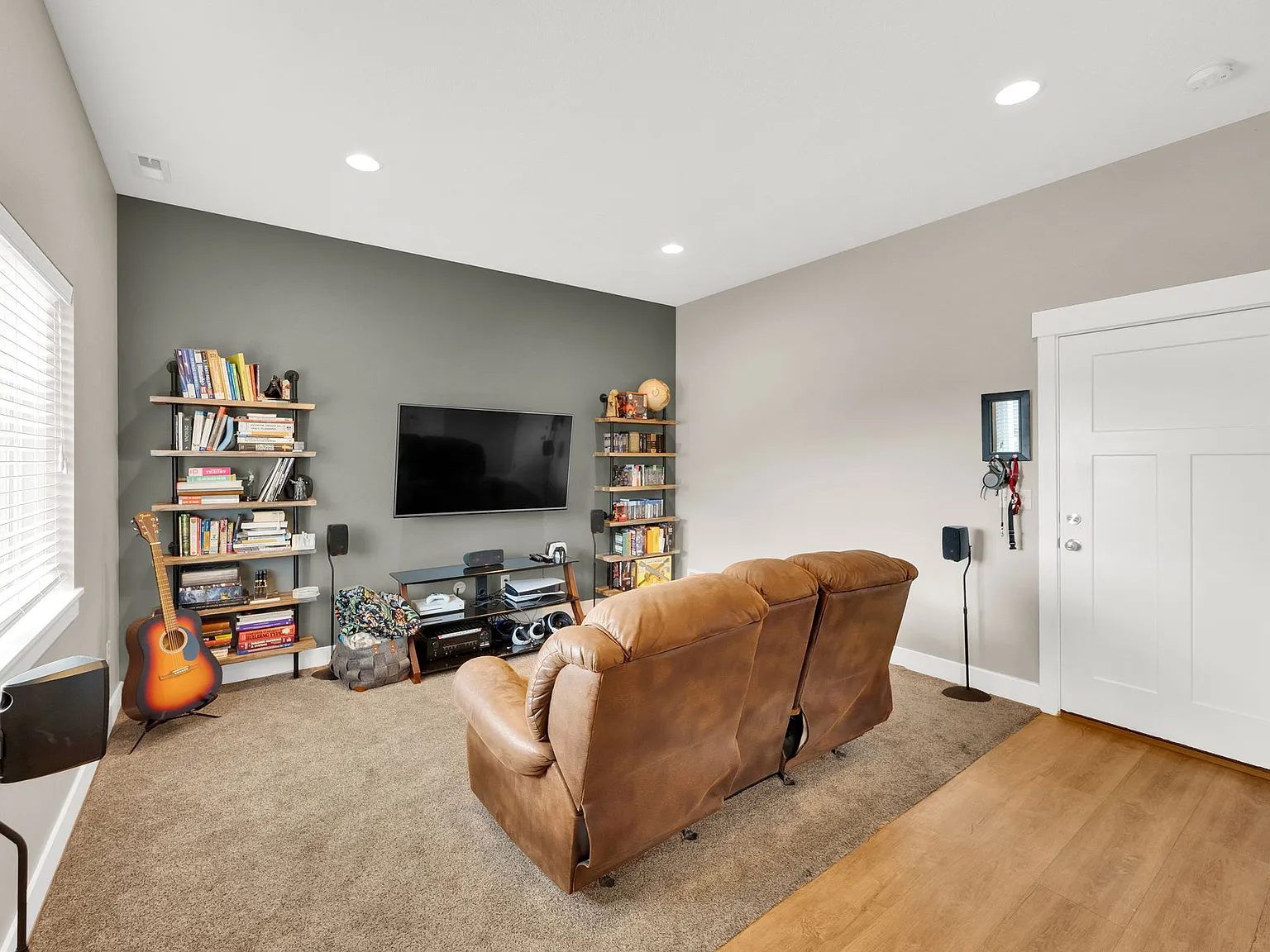 3 bed, 2.5 bath, 2100 sqft, $2,700 — Photo 3